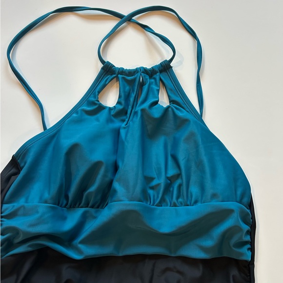 NWT Cupshe Teal and Black Halter Style Swimsuit with Lace Tie Back Size Med - Picture 2 of 5